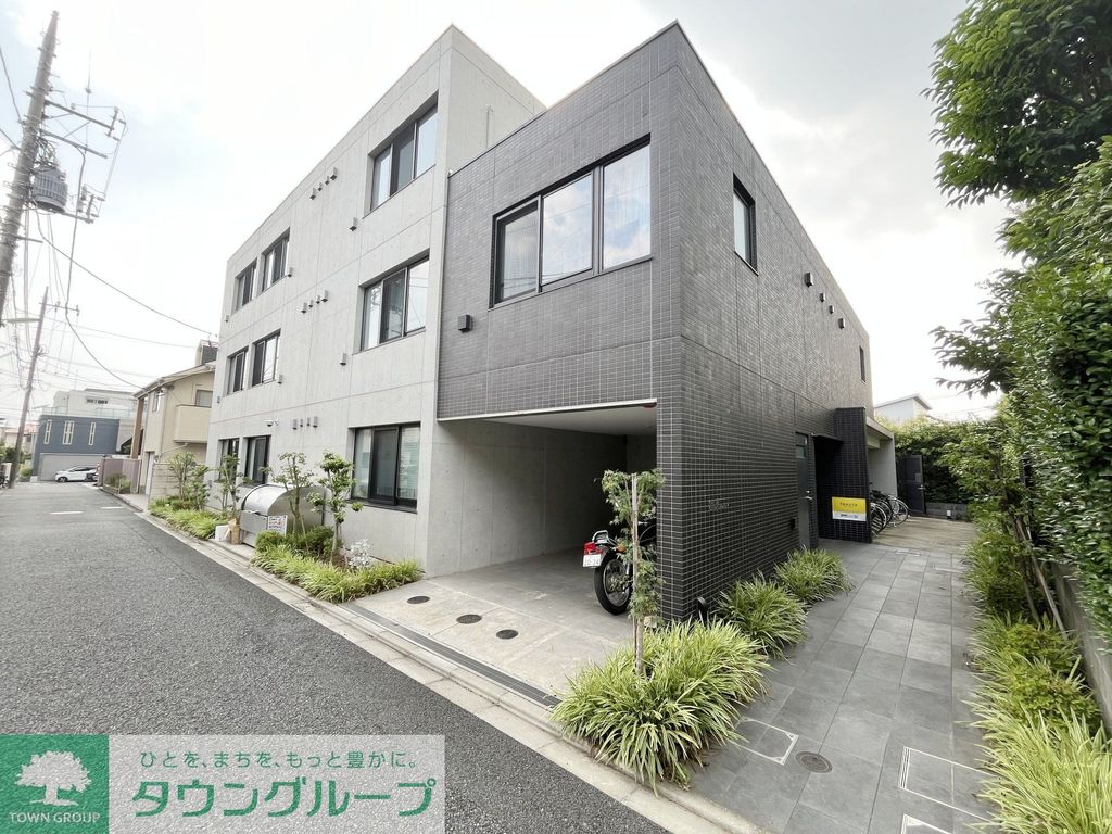 建物外観　駐車場