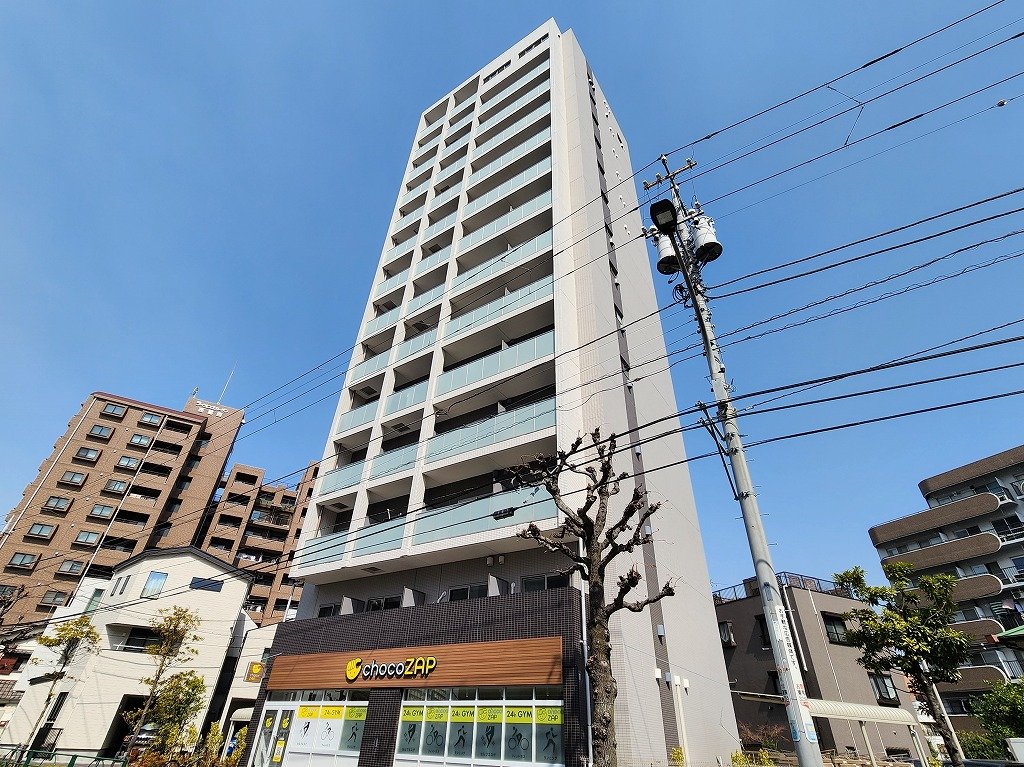 建物外観　アライズキタカサイ　１Ｆチョコザップ　駐車場空きございます。