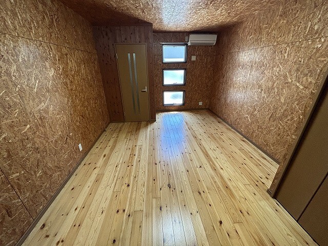 居室・リビング　※別室同じ間取りの写真。現況を優先します。