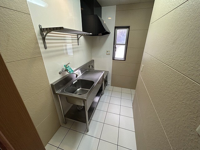 キッチン　※別室同じ間取りの写真。現況を優先します。