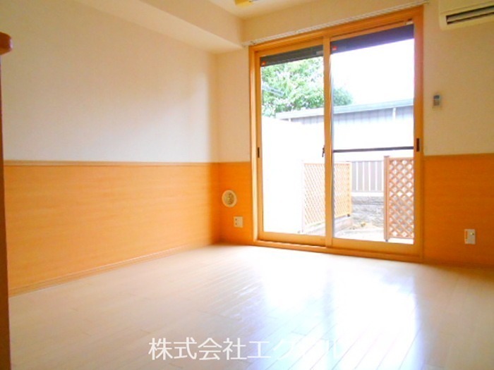 居室・リビング　明るいお部屋です。