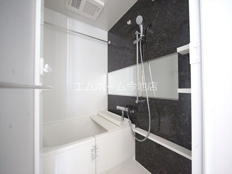 バス・シャワールーム　浴室暖房乾燥機能付バス