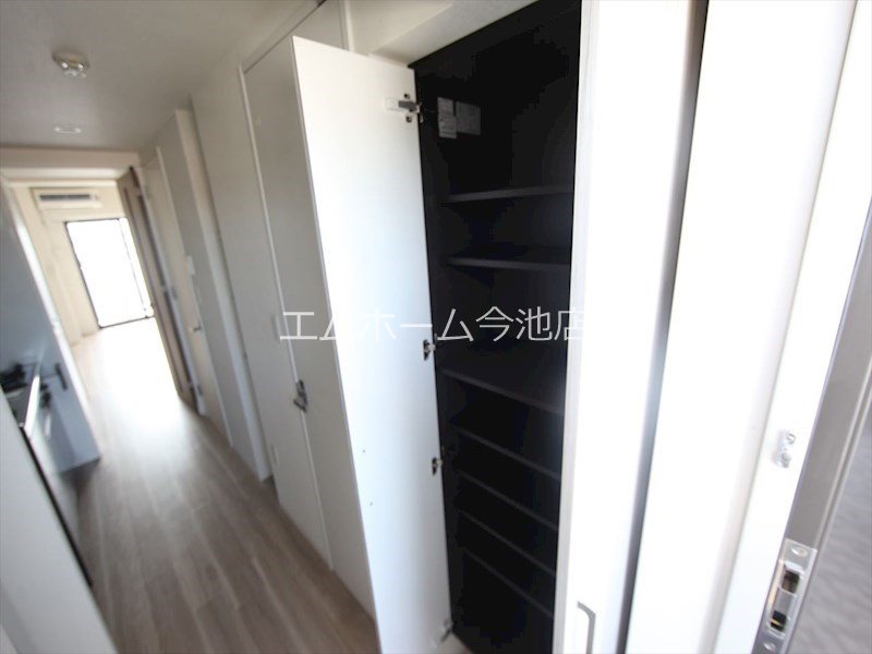 玄関　玄関（シューズボックス付）