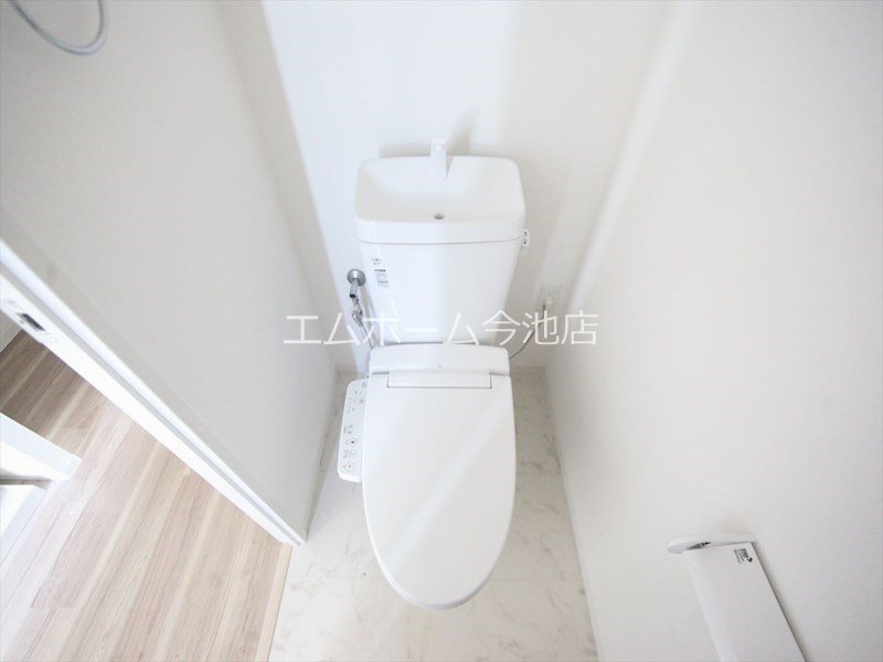 トイレ　温水洗浄便座付トイレ