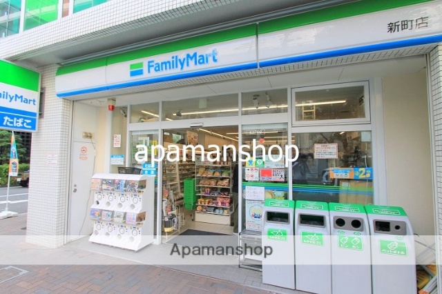 コンビニ　ファミリーマート（コンビニ）まで50m