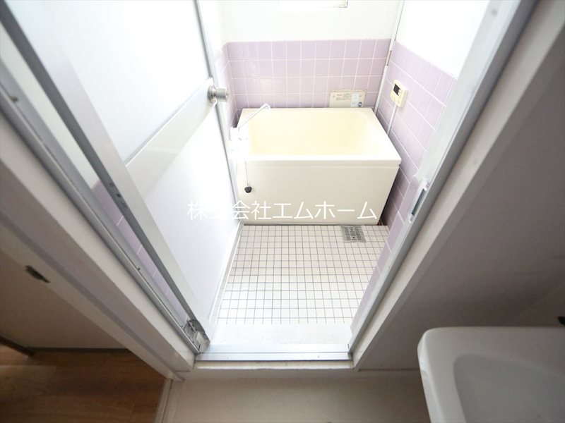 バス・シャワールーム　バスルーム（お風呂トイレ別）窓付（換気良好）