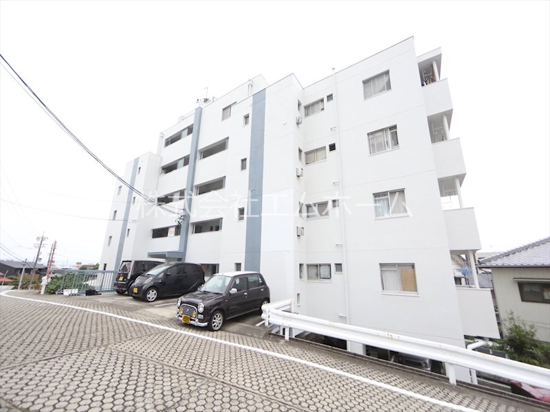 建物外観　外観　敷地内平面駐車場　エレベーター付