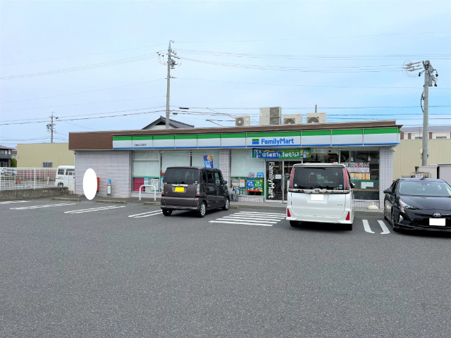 コンビニ　ファミリーマート鈴鹿中江島町店（コンビニ）まで1128m