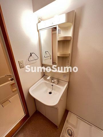 洗面設備　脱衣スペースもあります