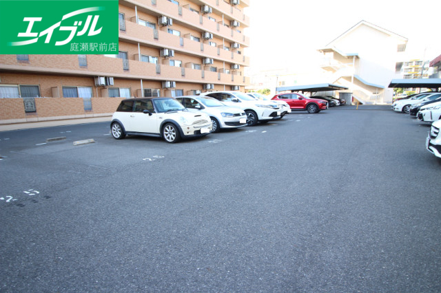 建物外観　駐車場