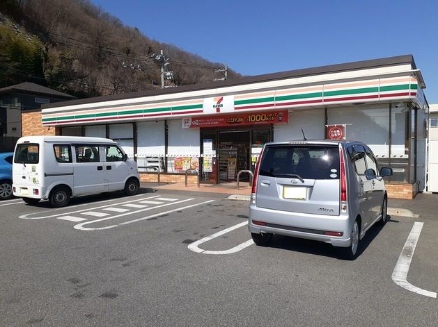 コンビニ　セブンイレブン韮崎藤井町南店（コンビニ）まで300m
