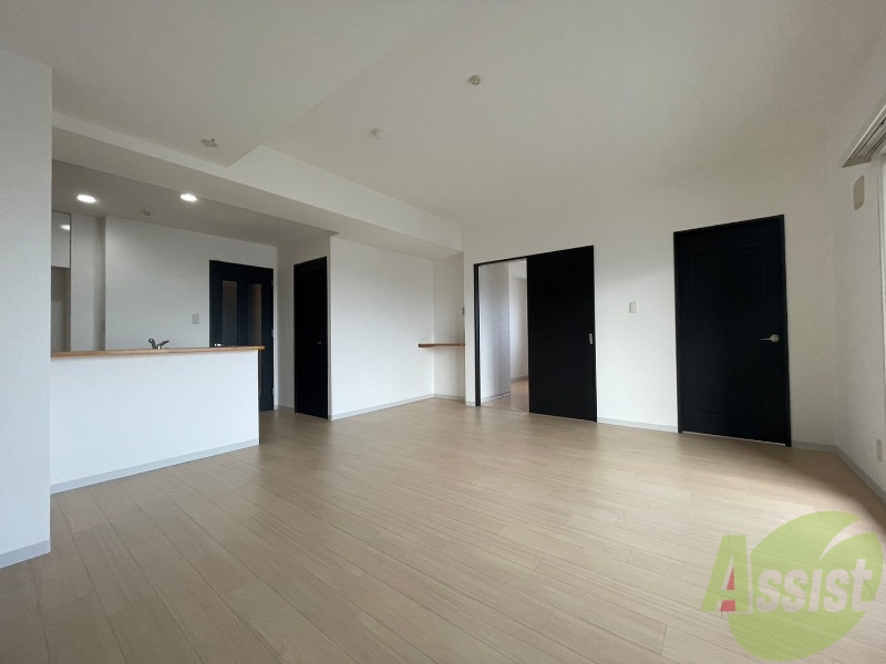 居室・リビング　広くてキレイなお部屋が広がっていて、充実した生活が送れそう。