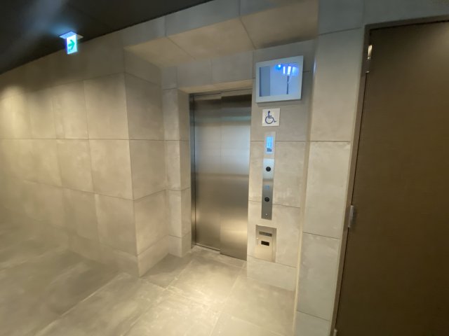 ロビー　エレベーターがあります
