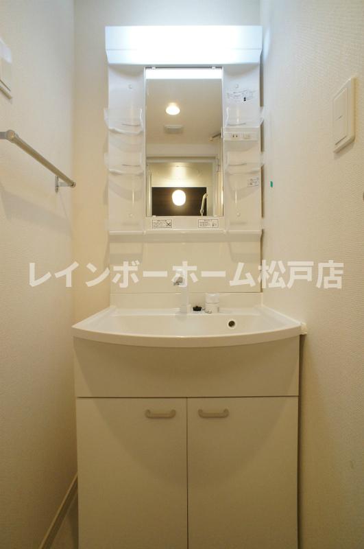 洗面設備　コンパクトで使いやすい洗面所