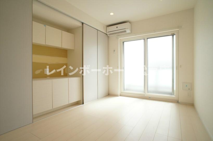 居室・リビング　こちらのリビングで趣味の時間をお楽しみください