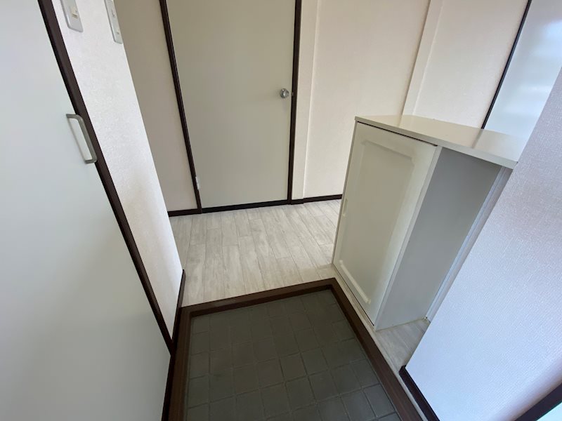 玄関　※別のお部屋の写真です。