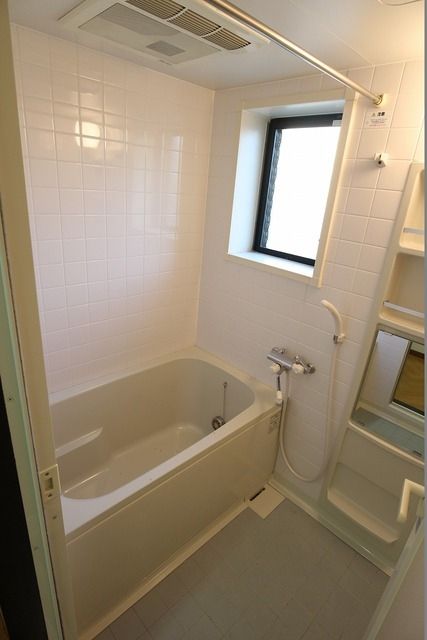 バス・シャワールーム　★ゆったりとしたバスタブ★