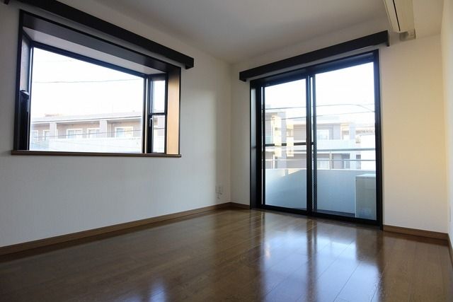 居室・リビング　★角部屋２面彩光★