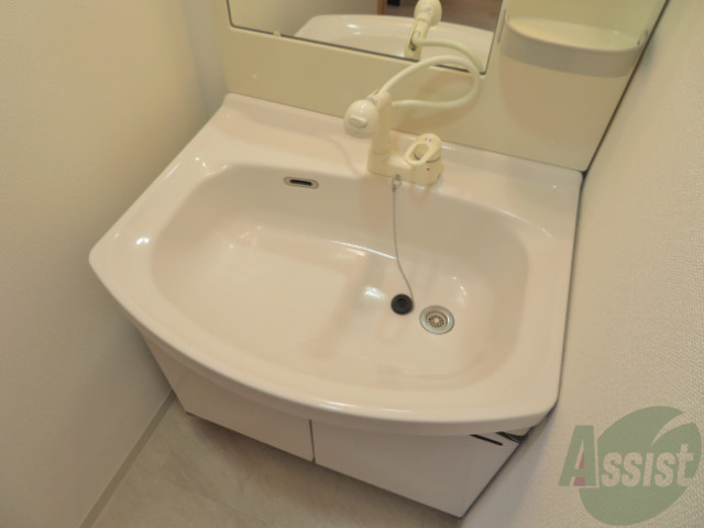 洗面設備　洗面は独立になっているので忙しい朝もばっちりですね。