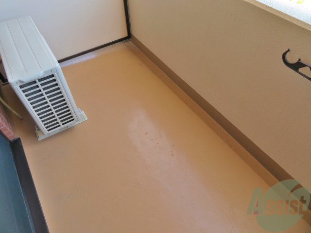 バルコニー　バルコニーは天気の良い日には洗濯物も良く乾きそうですね。