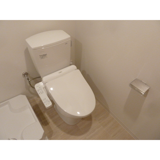 トイレ　落ち着いた色調のトイレです