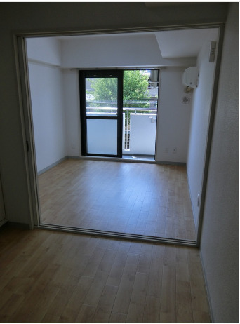 居室・リビング　こちらのリビングで趣味の時間をお楽しみください