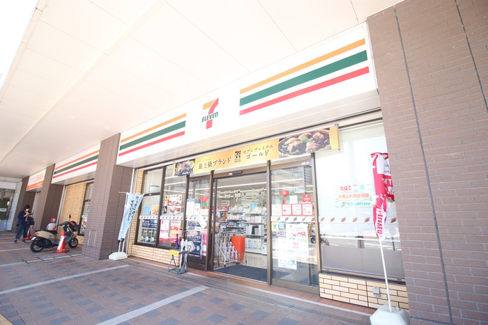 コンビニ　セブンイレブンJR大津駅前店（コンビニ）まで500m