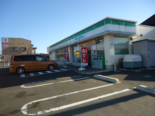 コンビニ　ファミリーマート 盛岡月が丘三丁目店（コンビニ）まで1203m