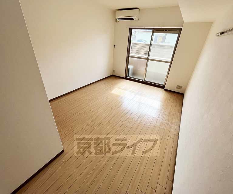 居室・リビング　落ち着いた雰囲気のお部屋です