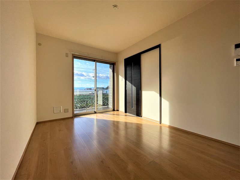 居室・リビング　(イメージ)約10帖リビングは温かい陽の光が差し込みます。