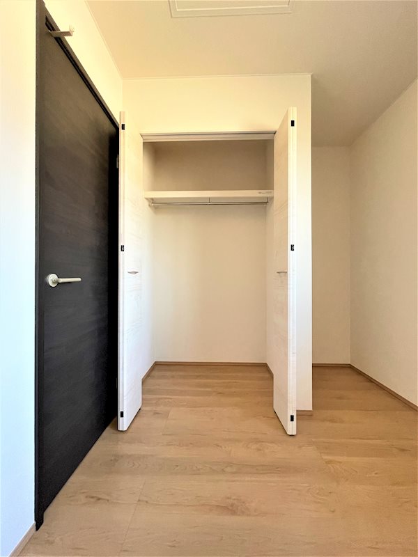 収納　(イメージ)ご家族の荷物をたっぷり収納可能です。