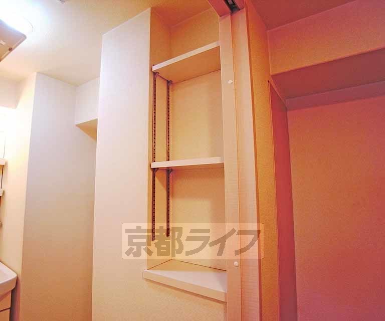 洗面設備　収納はあって困らないので良いですね・