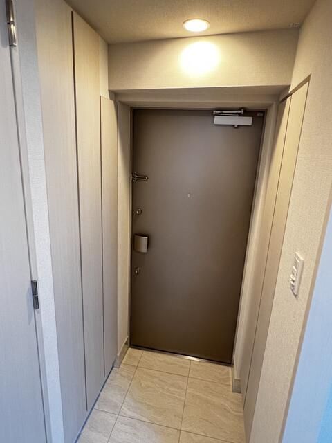 玄関　※別部屋の参考写真です。