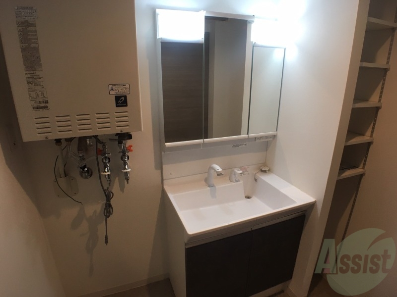 洗面設備　洗面台。身支度にはかかせないですよね～。