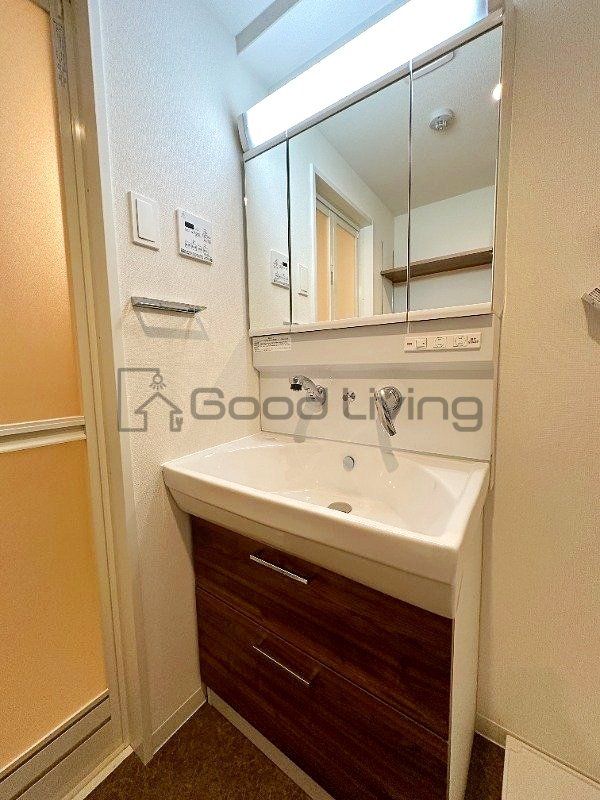 洗面設備　三面鏡で身だしなみと収納ばっちり(^^♪