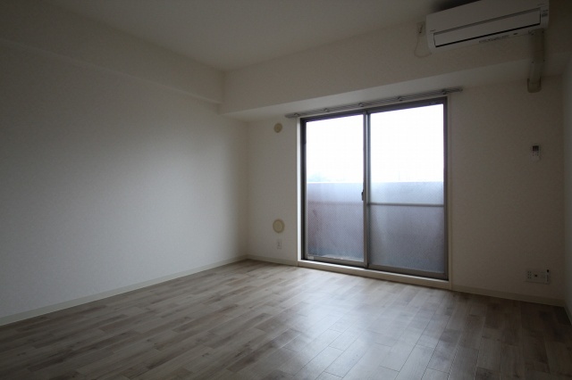 居室・リビング　写真は別号室のものです。