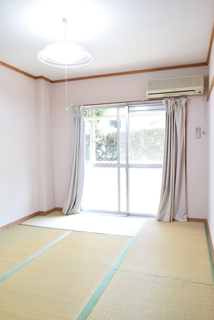 居室・リビング　南向きの明るいお部屋です