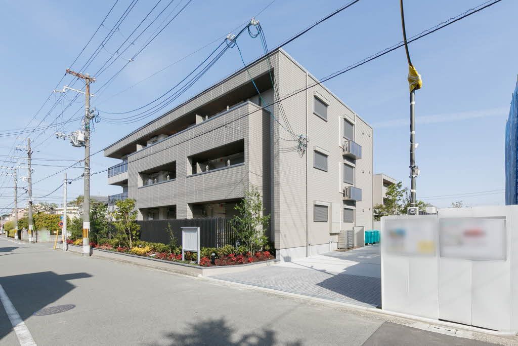 建物外観　完成予想図（エントランス）