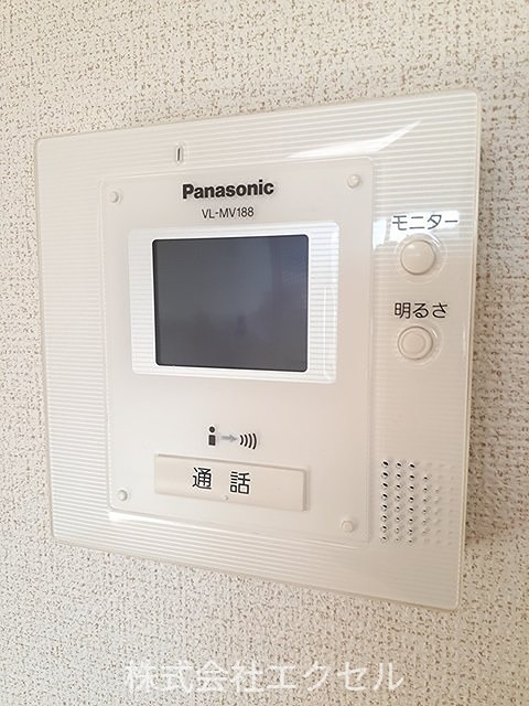 セキュリティ　TVモニターホンで来訪者の姿を確認できます。