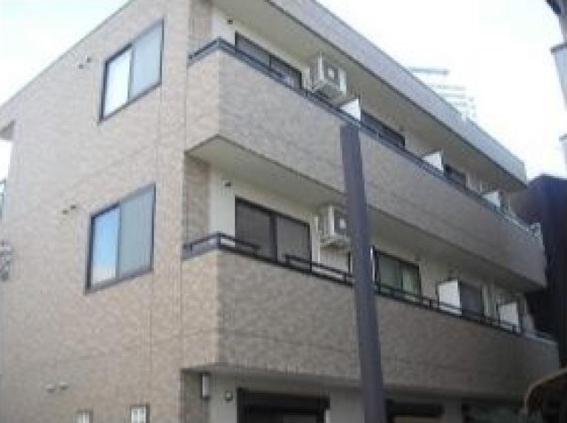 建物外観　３階建ての賃貸マンション