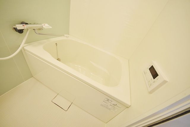 バス・シャワールーム　★清潔感のあるお風呂場です★