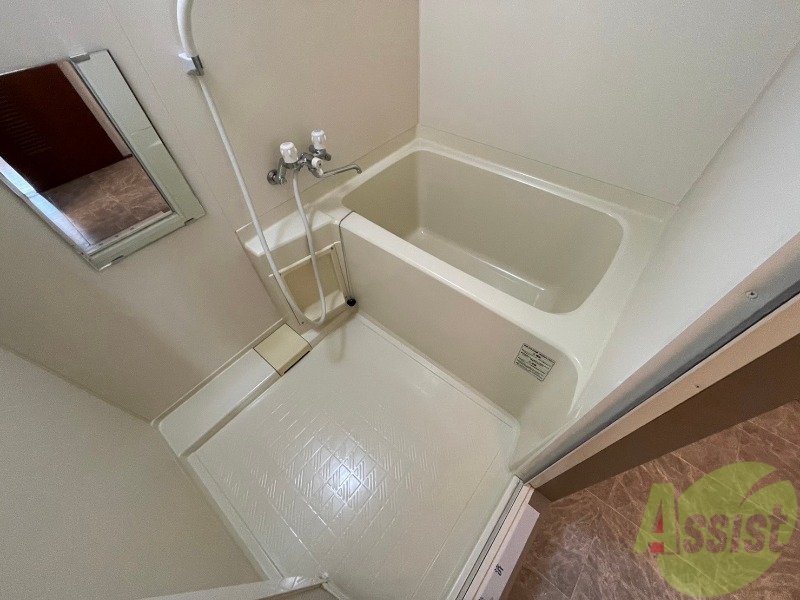 バス・シャワールーム　お風呂になります。一日の疲れを癒してくださいね。