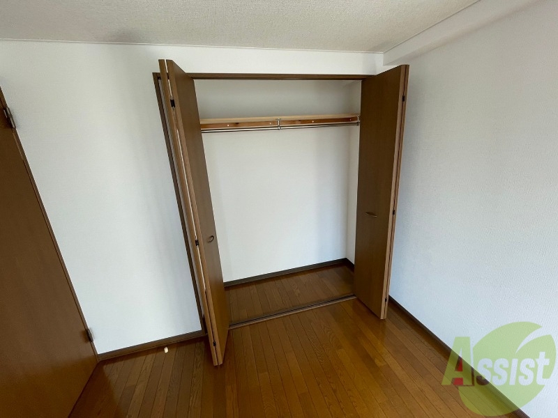 収納　寝室にはクローゼットがあります！部屋が片付きますね。