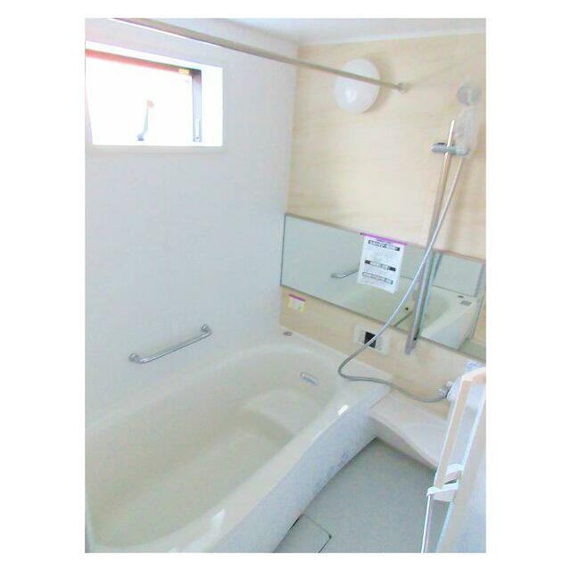 バス・シャワールーム　追い焚き機能、浴室乾燥機付きバス。