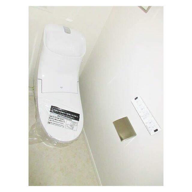 トイレ　温水洗浄便座。