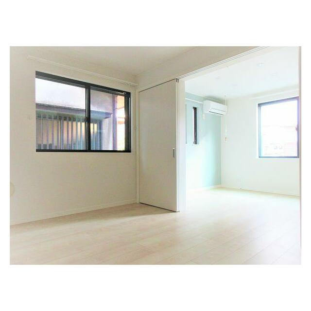 居室・リビング　9.5帖のきれいなLDK。