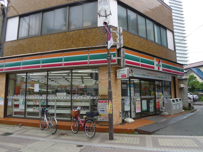 コンビニ　セブンイレブン（コンビニ）まで297m