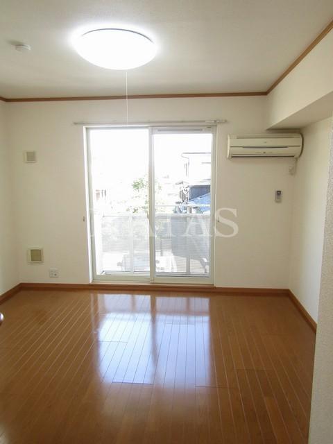 居室・リビング　同物件別部屋