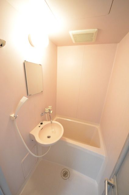 バス・シャワールーム　♪サッパリ爽快バスタイム！♪