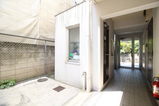 エントランス　ゆとりのあるエントランスです